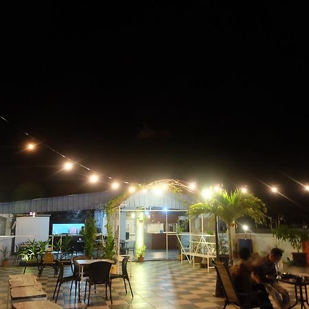 Syafira Hotel Langgur エクステリア 写真