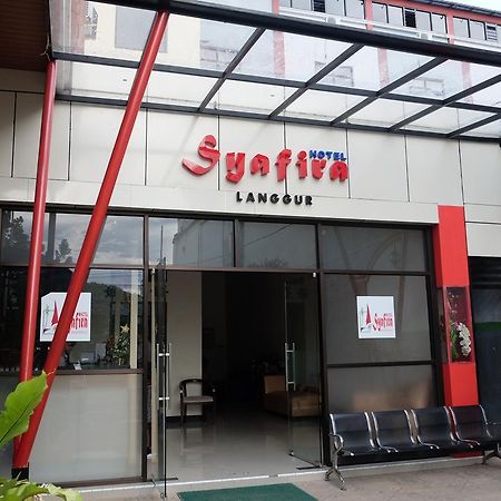 Syafira Hotel Langgur エクステリア 写真