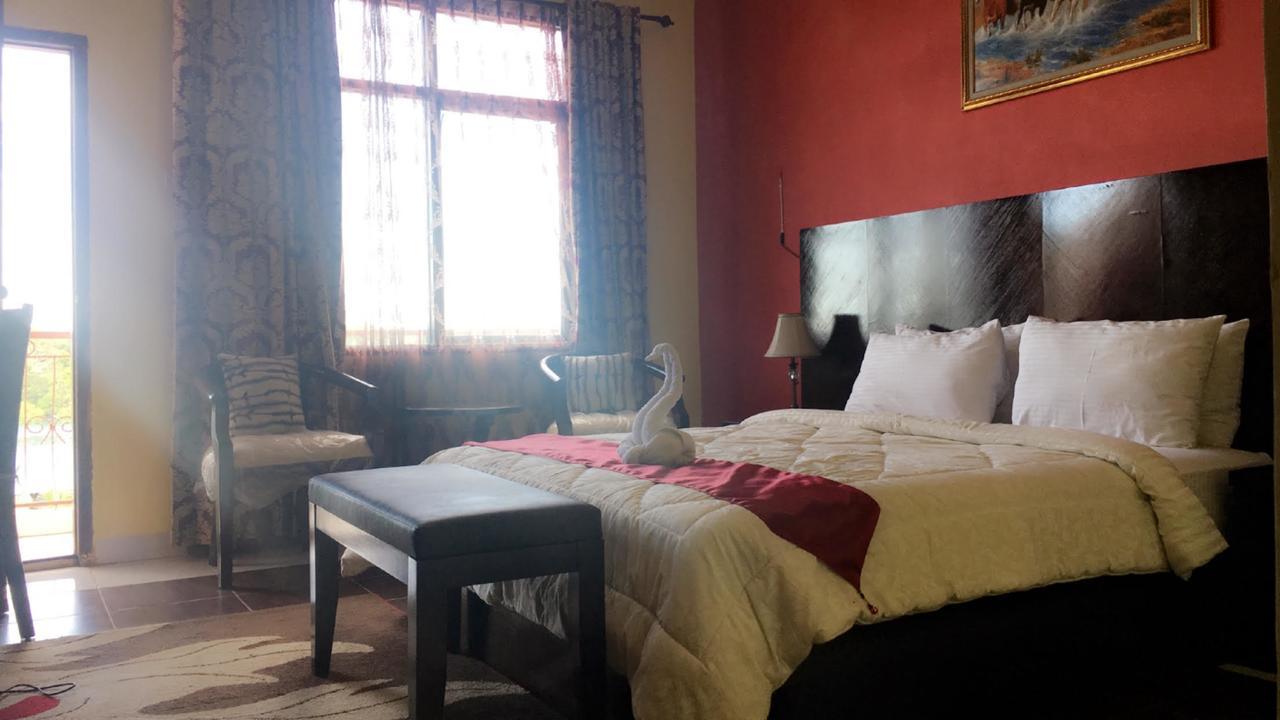 Syafira Hotel Langgur エクステリア 写真