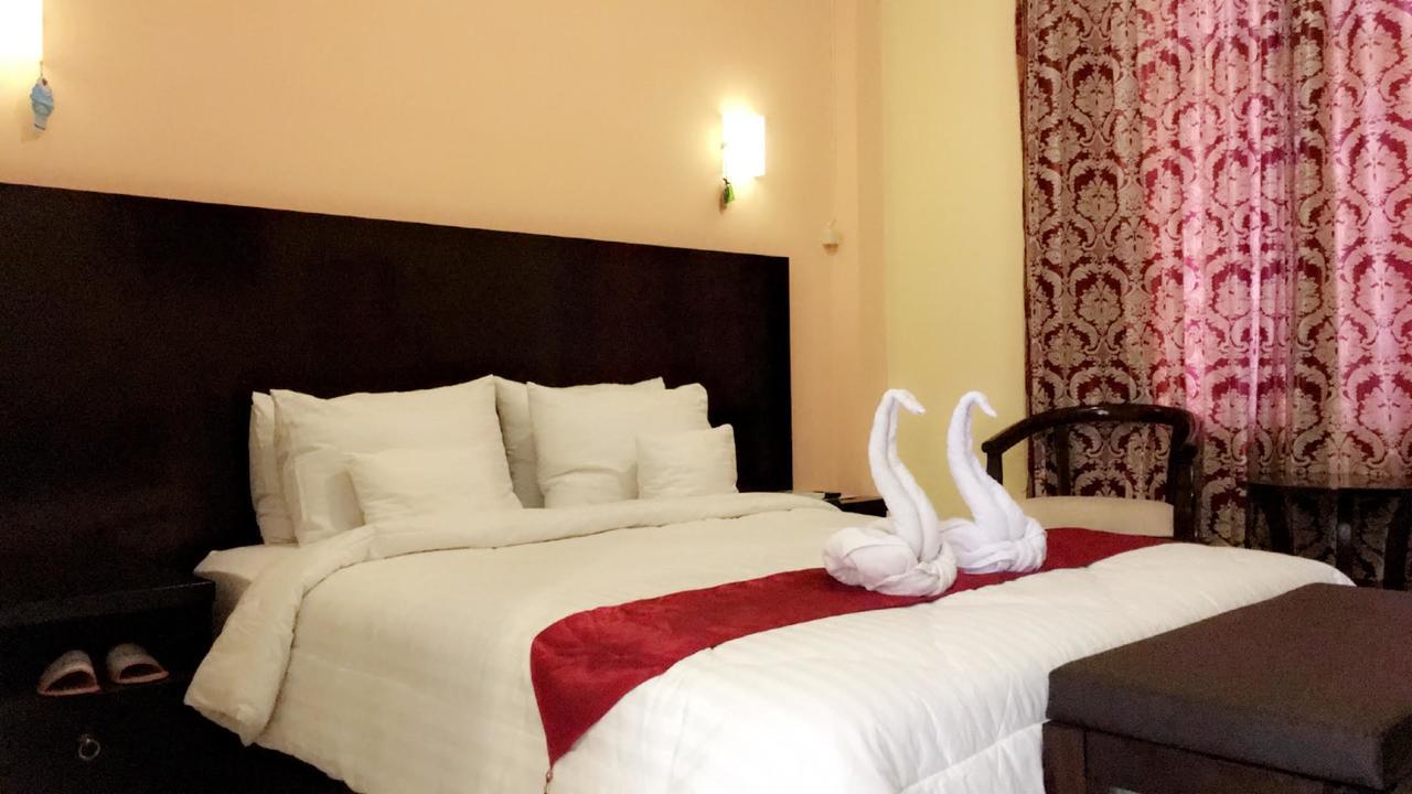 Syafira Hotel Langgur エクステリア 写真