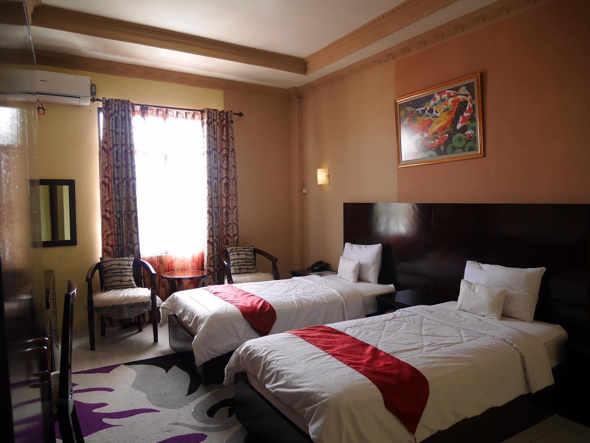 Syafira Hotel Langgur エクステリア 写真