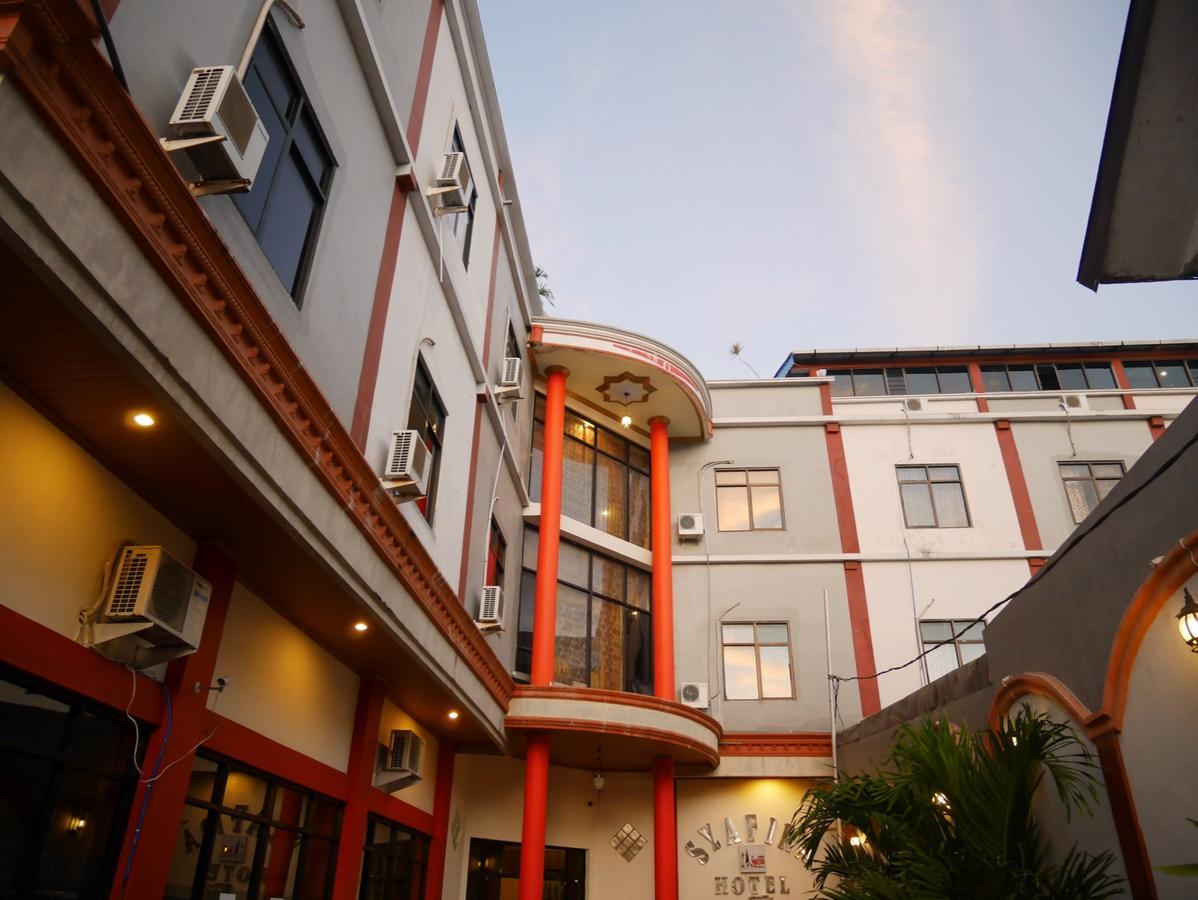 Syafira Hotel Langgur エクステリア 写真