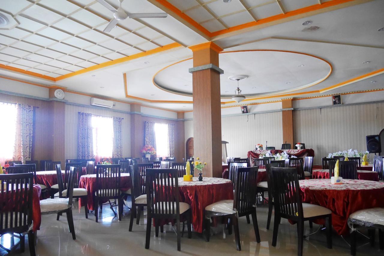 Syafira Hotel Langgur エクステリア 写真