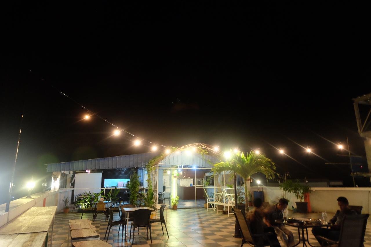 Syafira Hotel Langgur エクステリア 写真