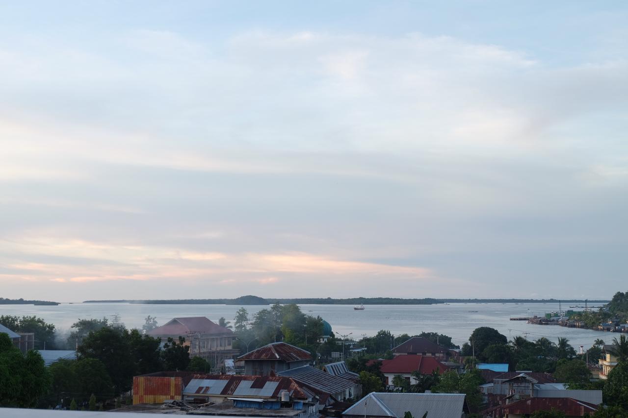 Syafira Hotel Langgur エクステリア 写真
