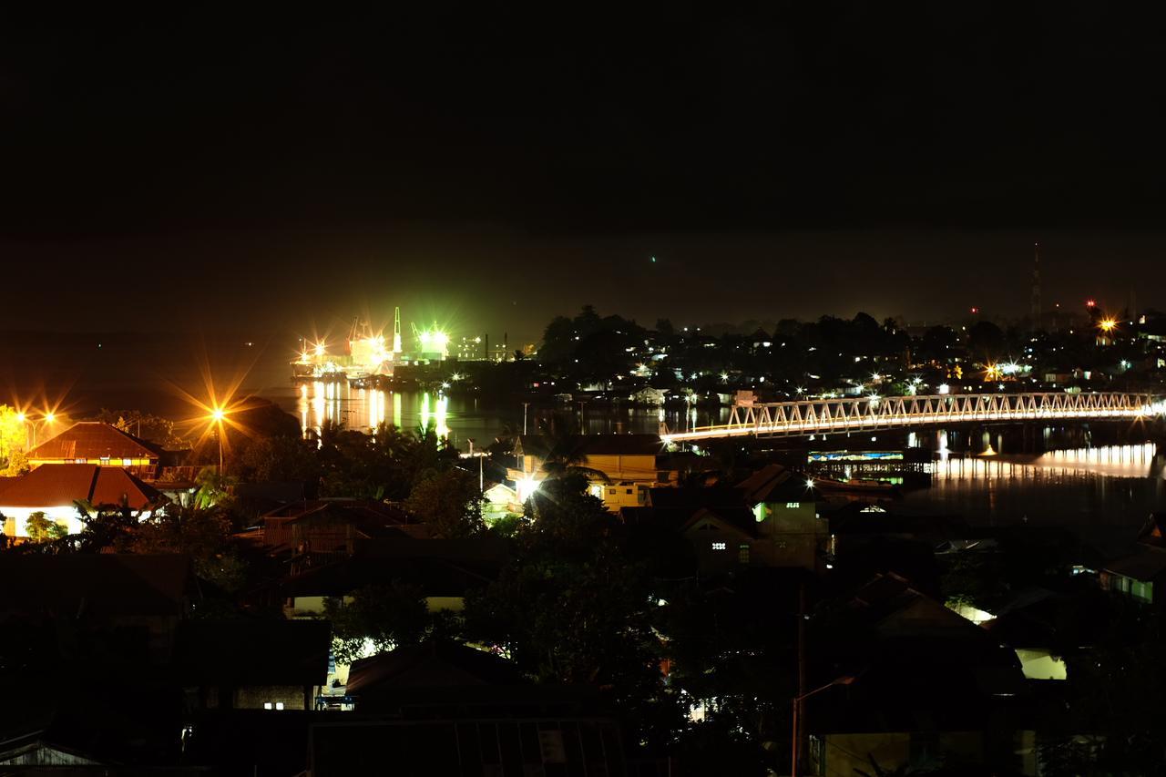 Syafira Hotel Langgur エクステリア 写真