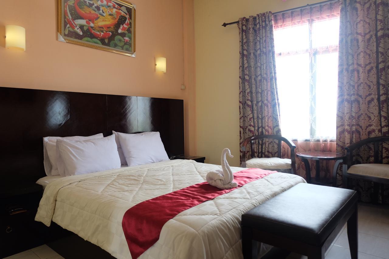 Syafira Hotel Langgur エクステリア 写真